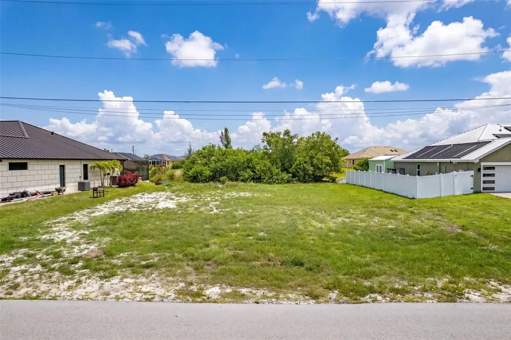 623 NE 7th Terrace Cape Coral FL 33909