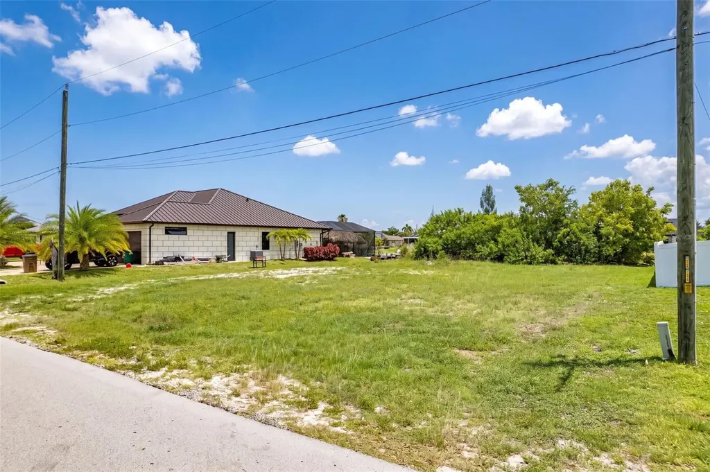 623 NE 7th Terrace Cape Coral FL 33909
