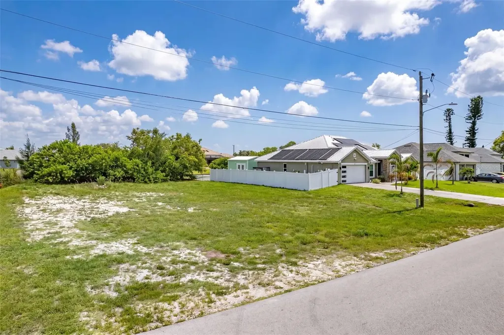 623 NE 7th Terrace Cape Coral FL 33909