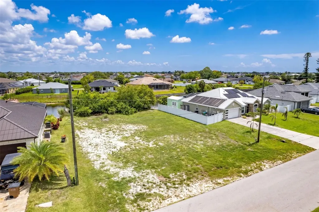 623 NE 7th Terrace Cape Coral FL 33909