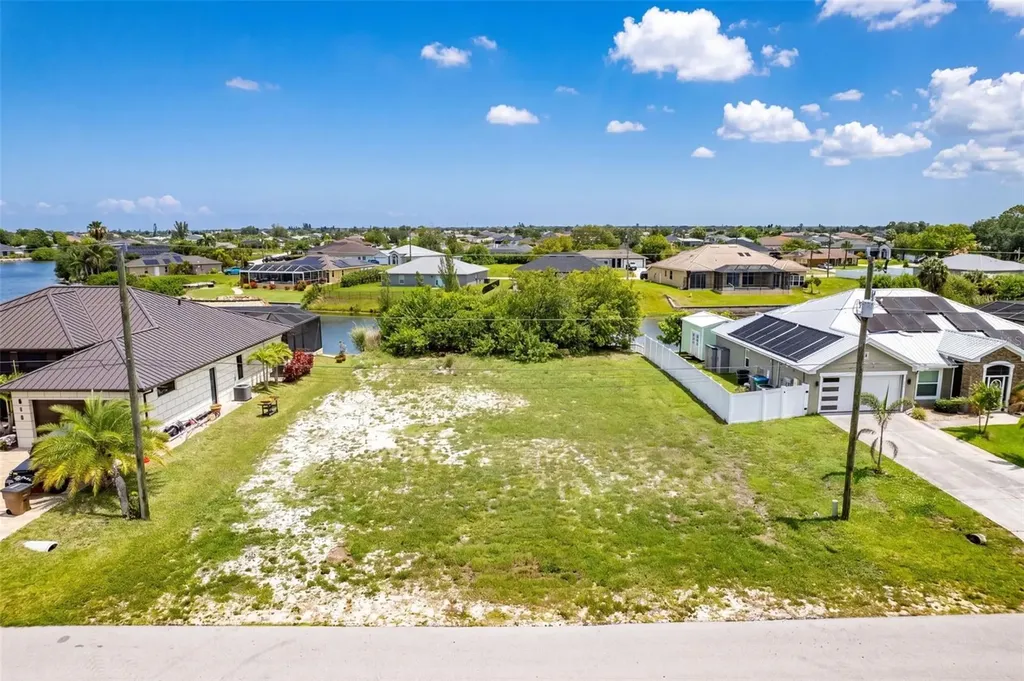 623 NE 7th Terrace Cape Coral FL 33909