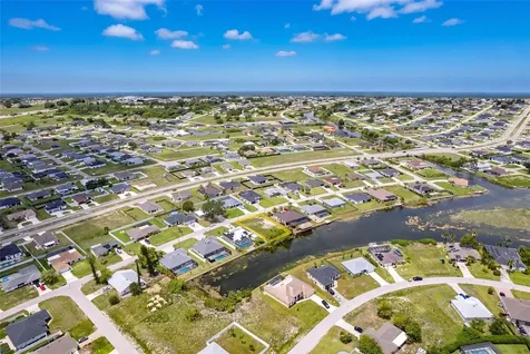 623 NE 7th Terrace Cape Coral FL 33909