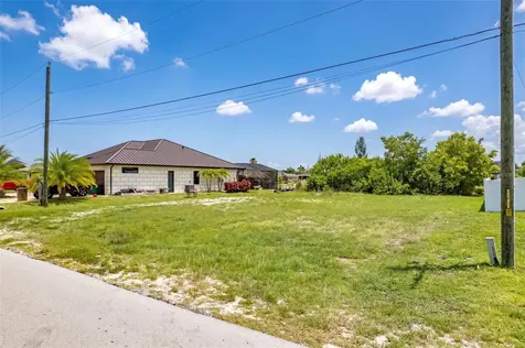 623 NE 7th Terrace Cape Coral FL 33909