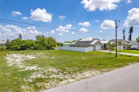 623 NE 7th Terrace Cape Coral FL 33909