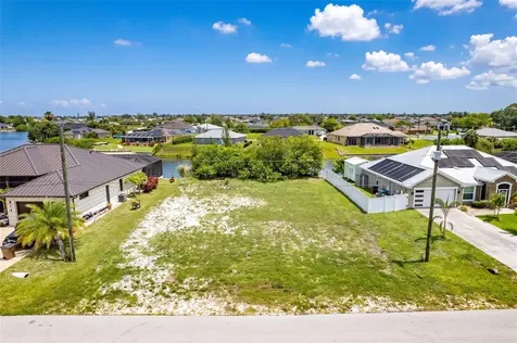 623 NE 7th Terrace Cape Coral FL 33909