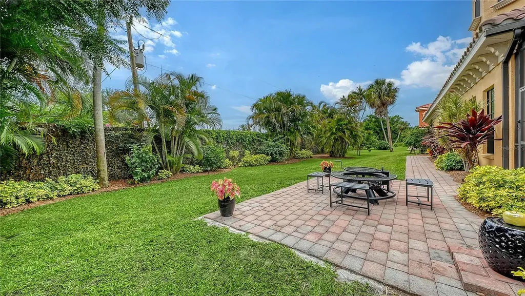 1630 Assisi Drive Sarasota FL 34231