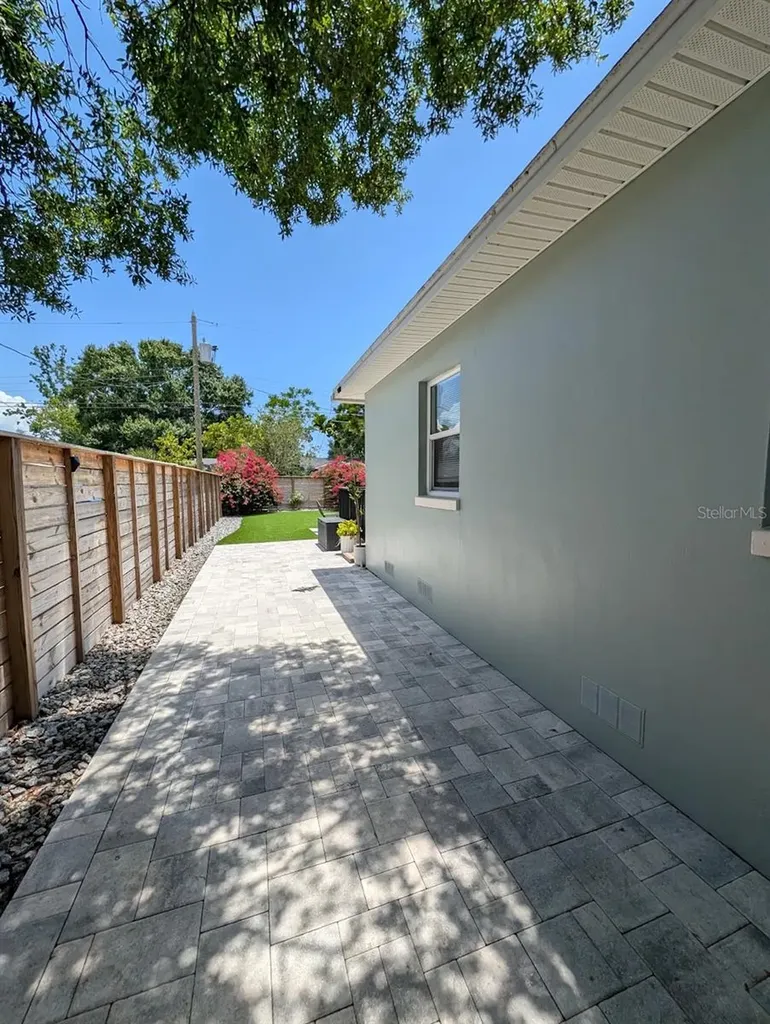 4332 9th Ave N St Petersburg FL 33713