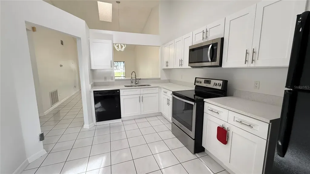 72 Lakepointe Circle Kissimmee FL 34743