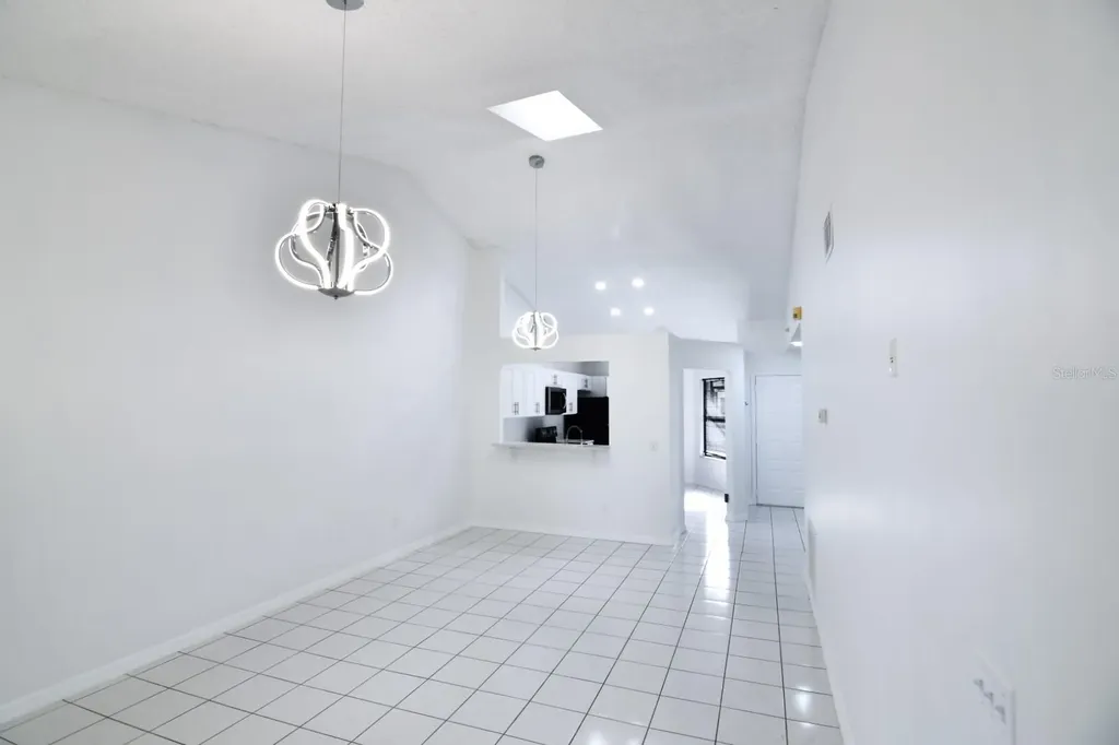 72 Lakepointe Circle Kissimmee FL 34743