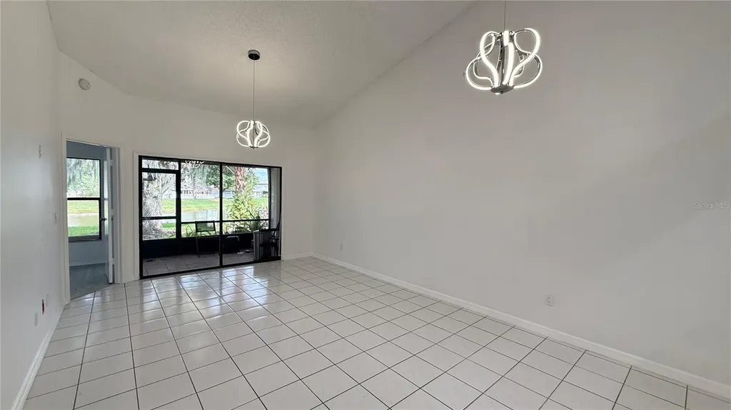 72 Lakepointe Circle Kissimmee FL 34743