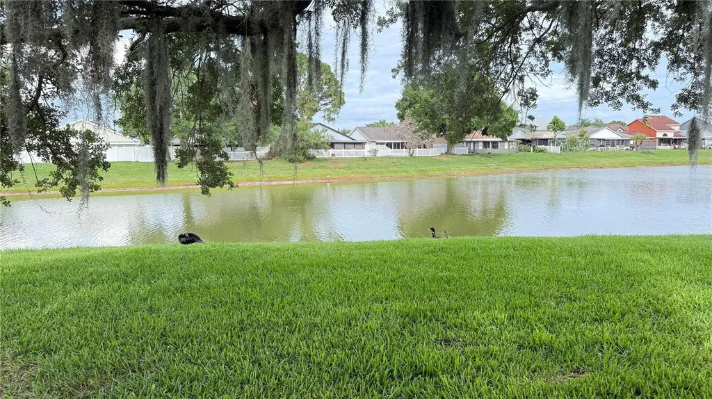 72 Lakepointe Circle Kissimmee FL 34743