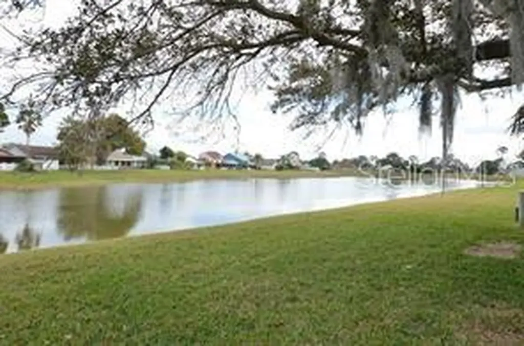 72 Lakepointe Circle Kissimmee FL 34743
