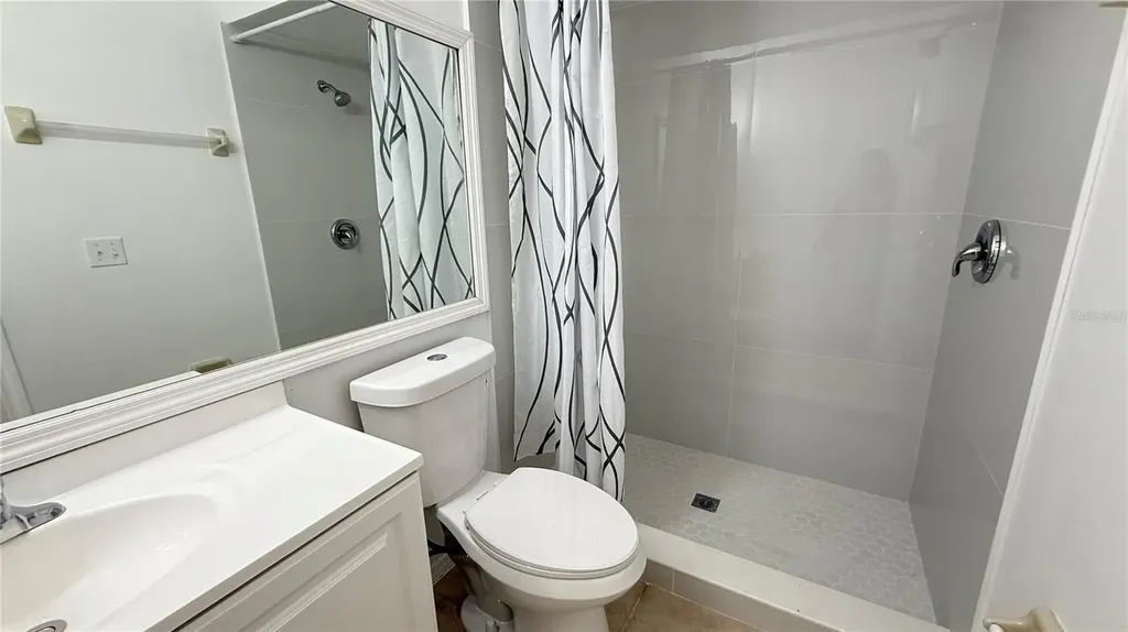 72 Lakepointe Circle Kissimmee FL 34743