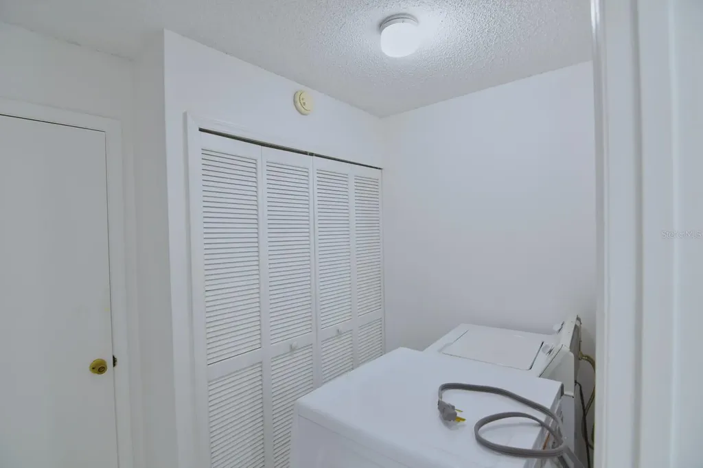 72 Lakepointe Circle Kissimmee FL 34743