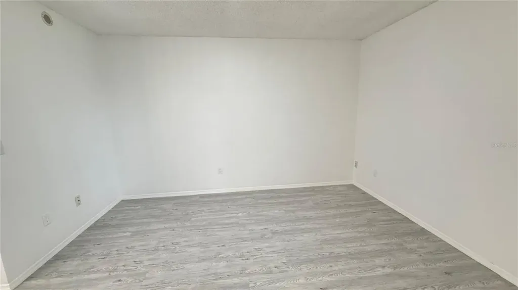 72 Lakepointe Circle Kissimmee FL 34743