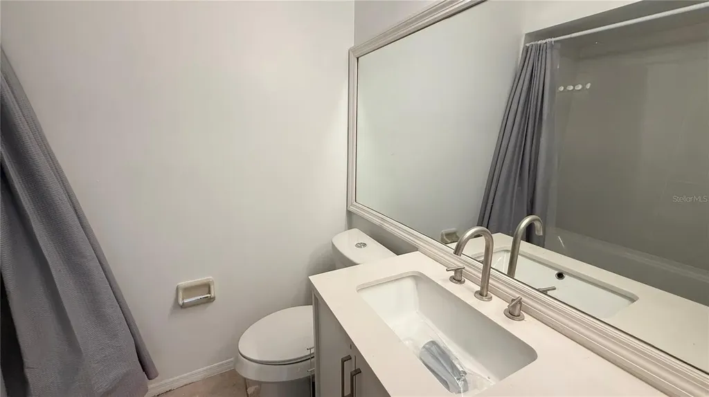 72 Lakepointe Circle Kissimmee FL 34743