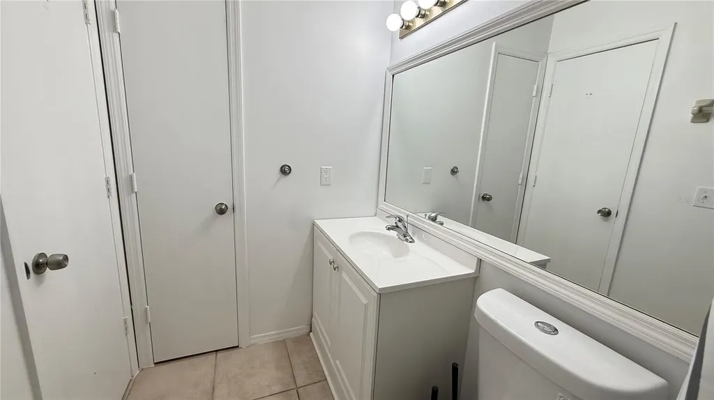 72 Lakepointe Circle Kissimmee FL 34743