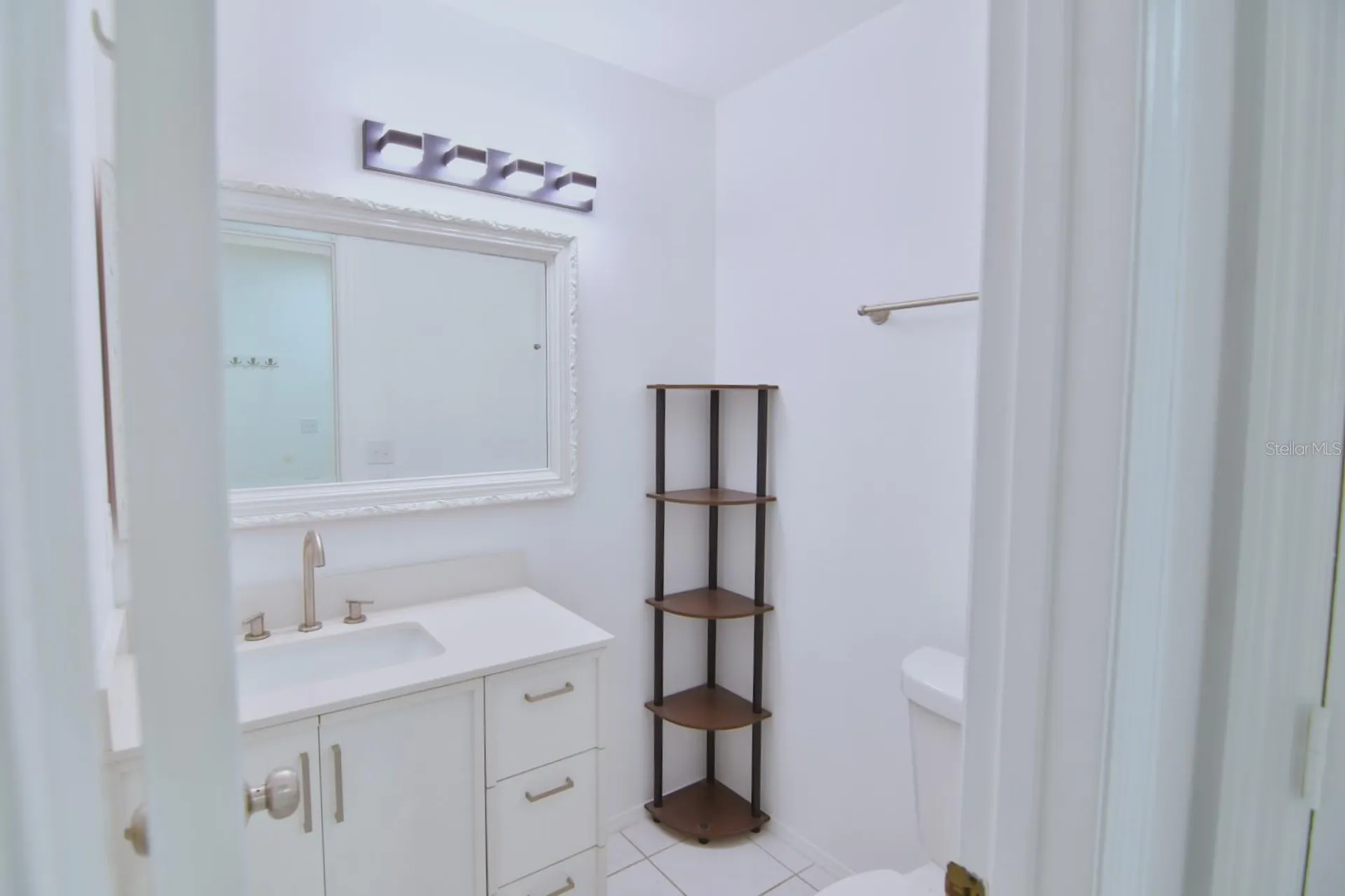 72 Lakepointe Circle Kissimmee FL 34743