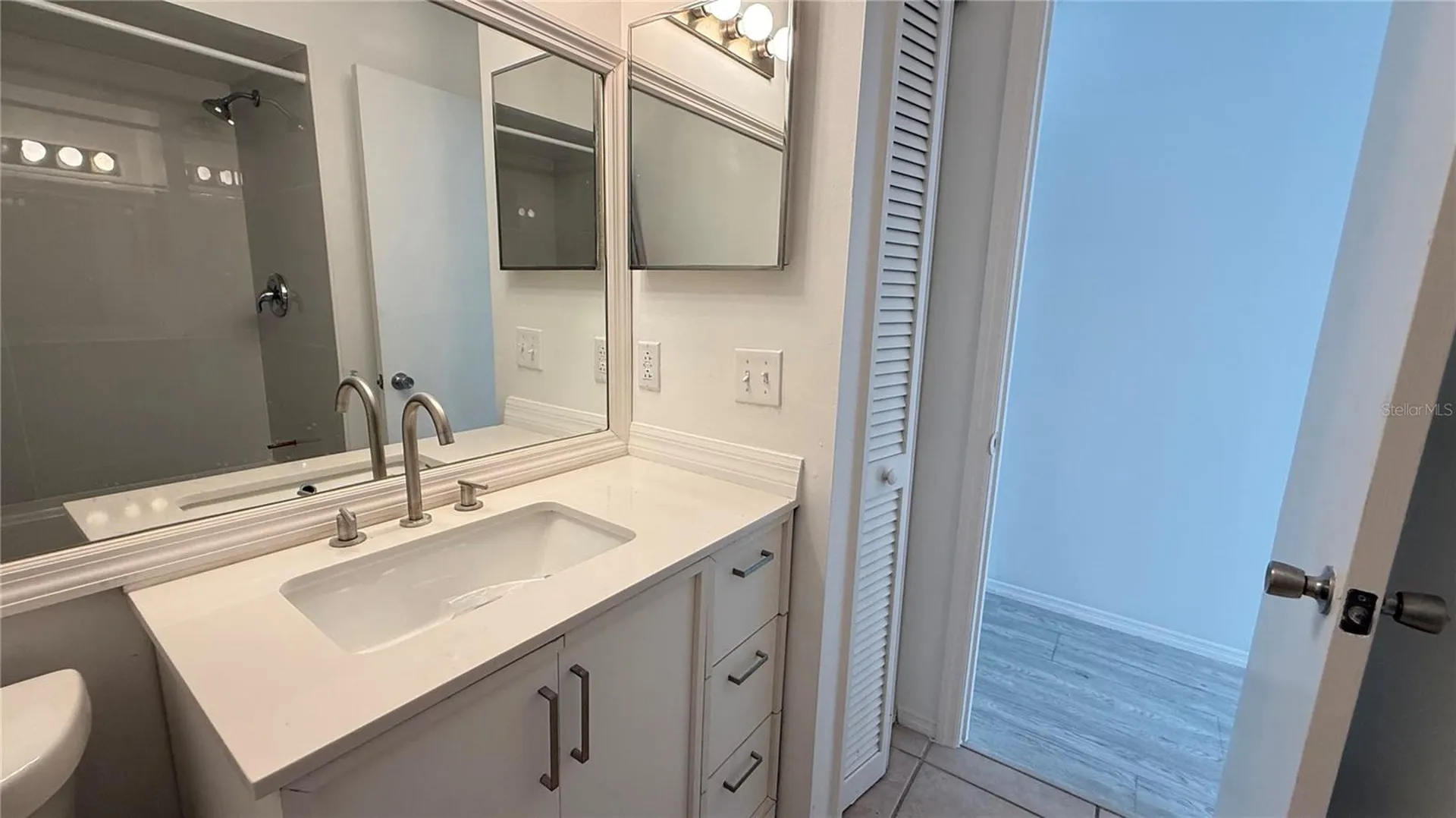 72 Lakepointe Circle Kissimmee FL 34743