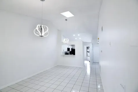 72 Lakepointe Circle Kissimmee FL 34743