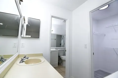 72 Lakepointe Circle Kissimmee FL 34743