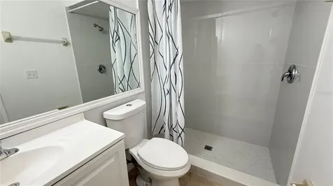 72 Lakepointe Circle Kissimmee FL 34743