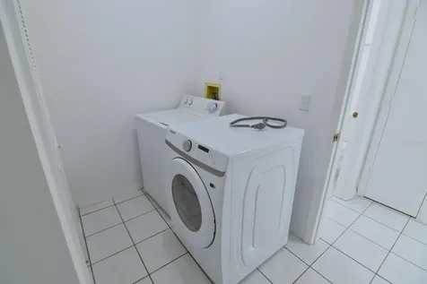 72 Lakepointe Circle Kissimmee FL 34743