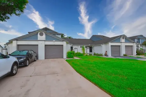 72 Lakepointe Circle Kissimmee FL 34743