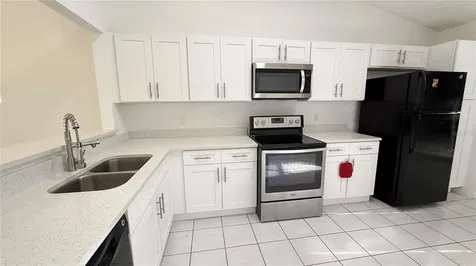 72 Lakepointe Circle Kissimmee FL 34743