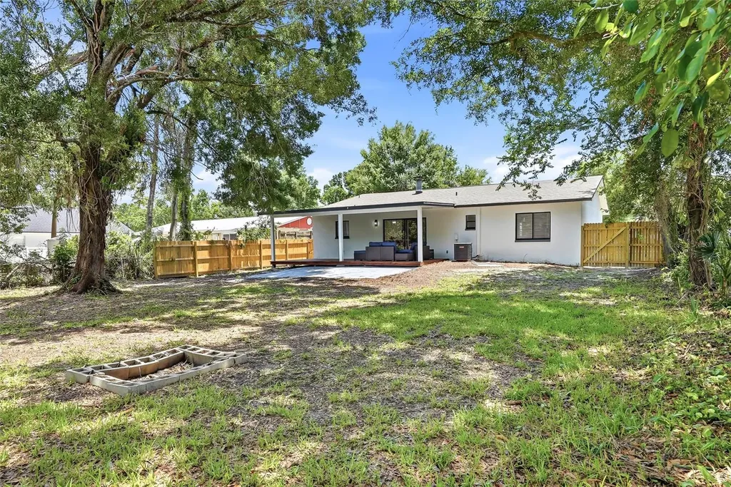 8709 Fountain Avenue Tampa FL 33615