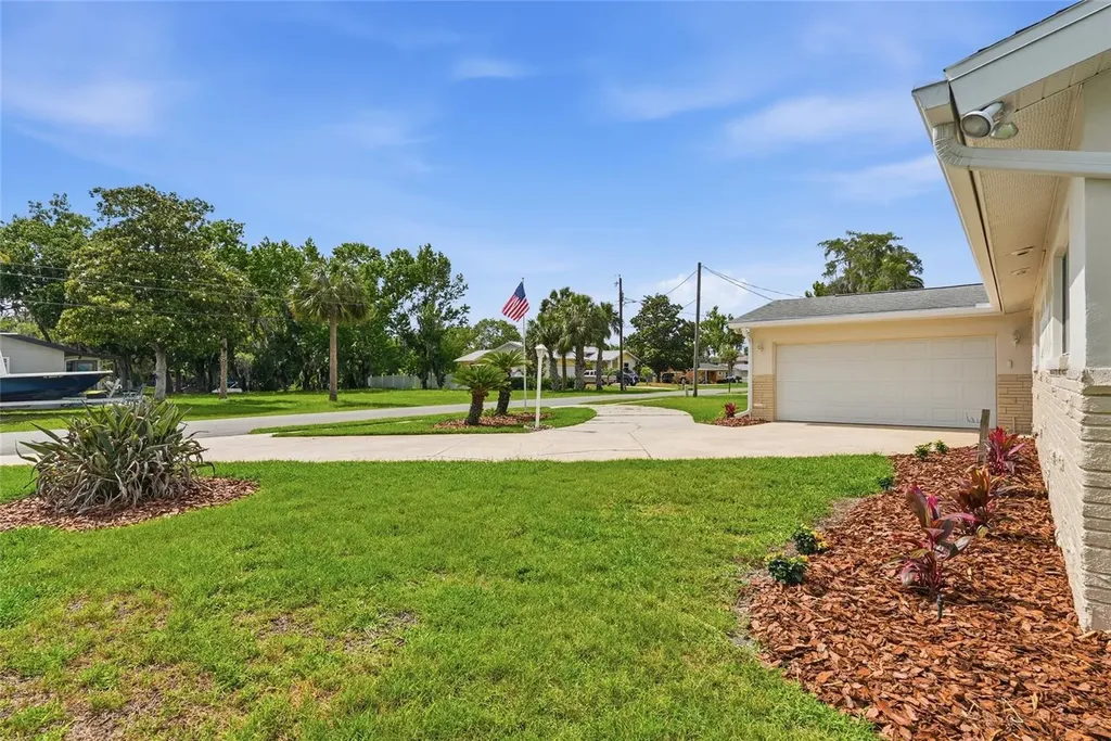 1401 SE Paradise Avenue Crystal River FL 34429