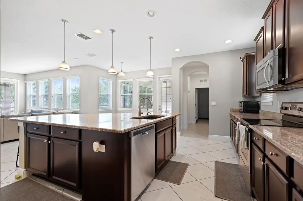 5302 Fishhawk Ridge Drive Lithia FL 33547