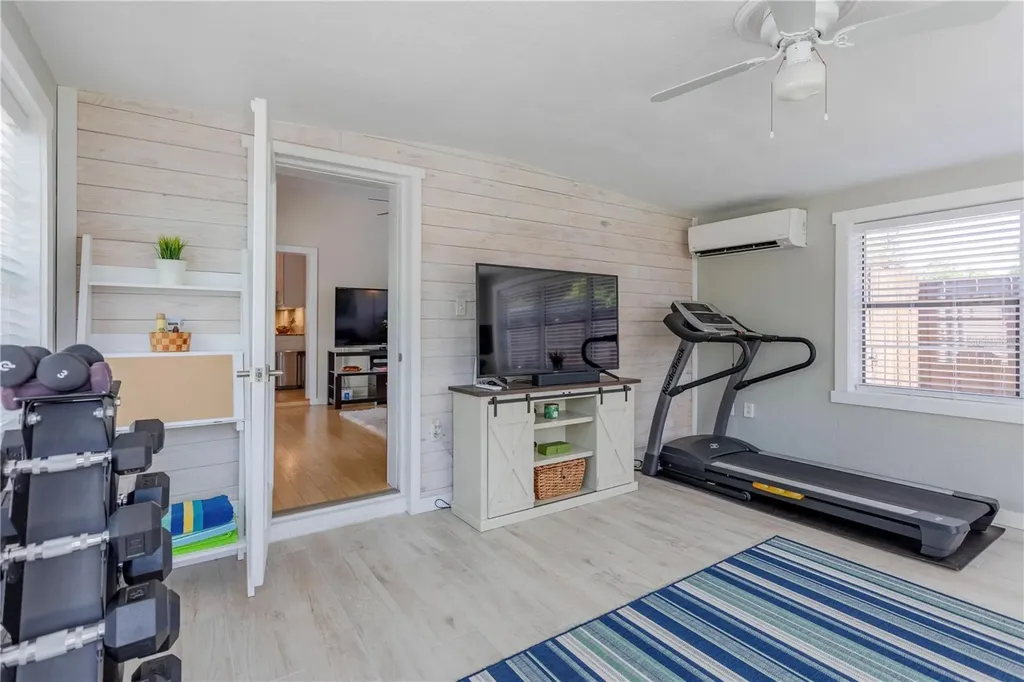 1327 Roscomare Avenue Orlando FL 32806