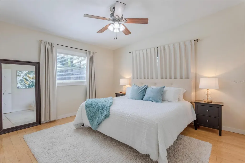 1327 Roscomare Avenue Orlando FL 32806