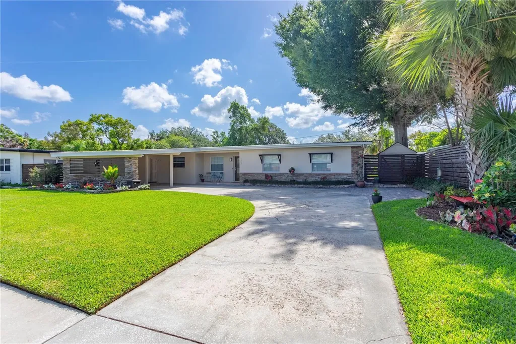 1327 Roscomare Avenue Orlando FL 32806