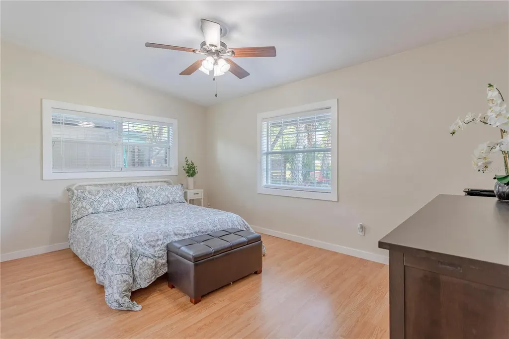 1327 Roscomare Avenue Orlando FL 32806