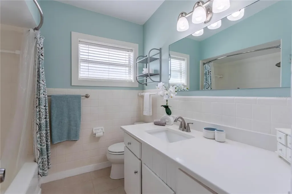 1327 Roscomare Avenue Orlando FL 32806