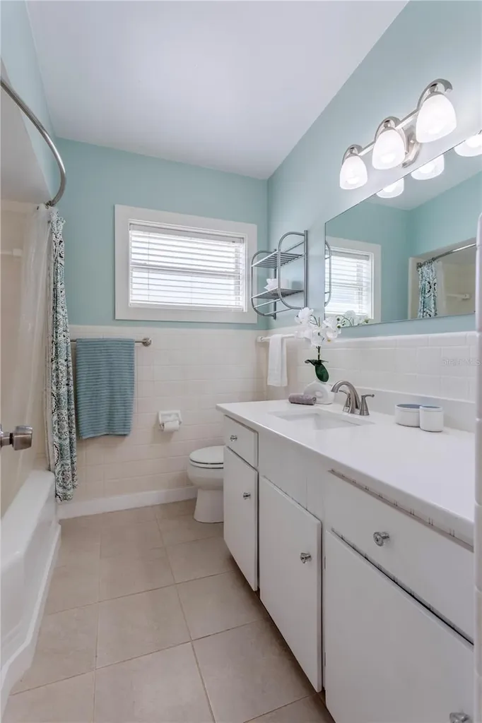 1327 Roscomare Avenue Orlando FL 32806