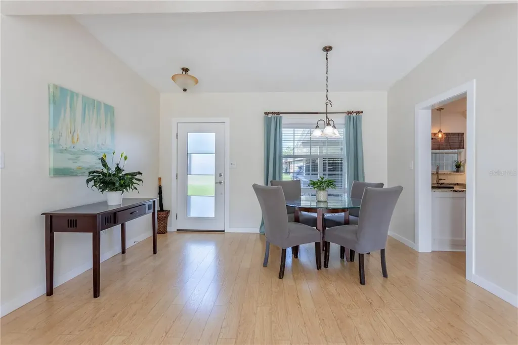 1327 Roscomare Avenue Orlando FL 32806