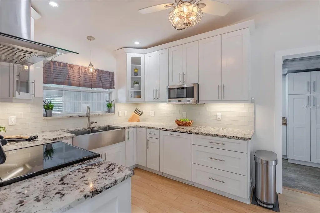 1327 Roscomare Avenue Orlando FL 32806