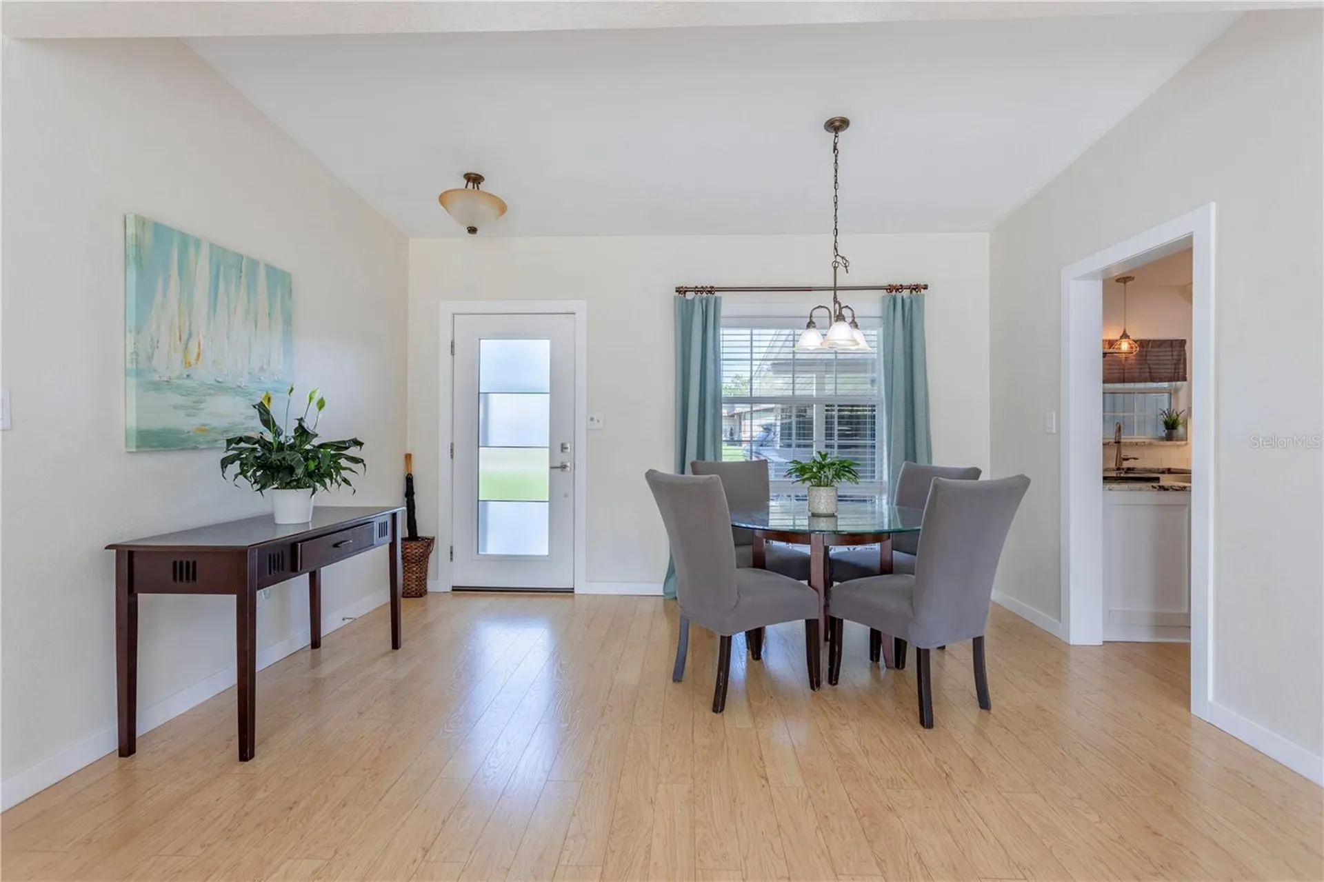 1327 Roscomare Avenue Orlando FL 32806