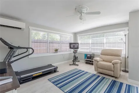 1327 Roscomare Avenue Orlando FL 32806