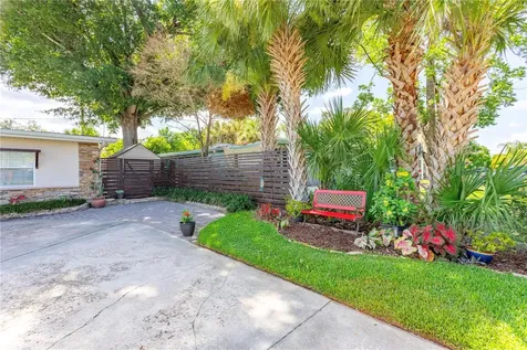 1327 Roscomare Avenue Orlando FL 32806