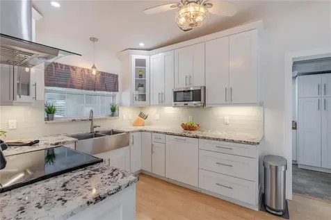 1327 Roscomare Avenue Orlando FL 32806