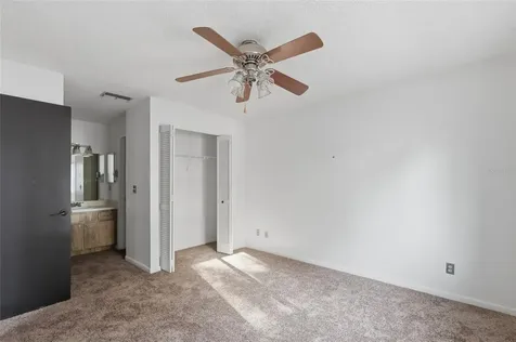 39132 County Road 54 Zephyrhills FL 33542