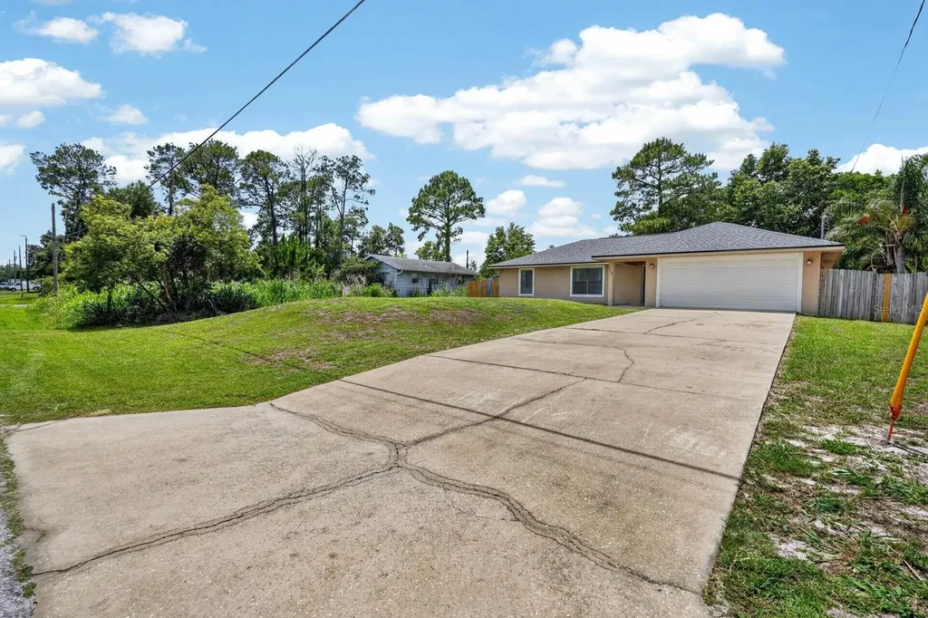 1520 3rd Avenue Deland FL 32724