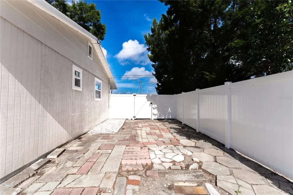 842 43rd Street S St Petersburg FL 33711