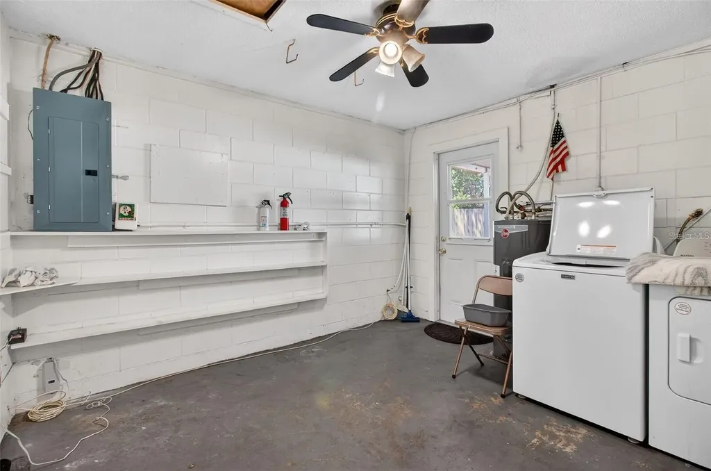 5865 92nd Avenue N Pinellas Park FL 33782