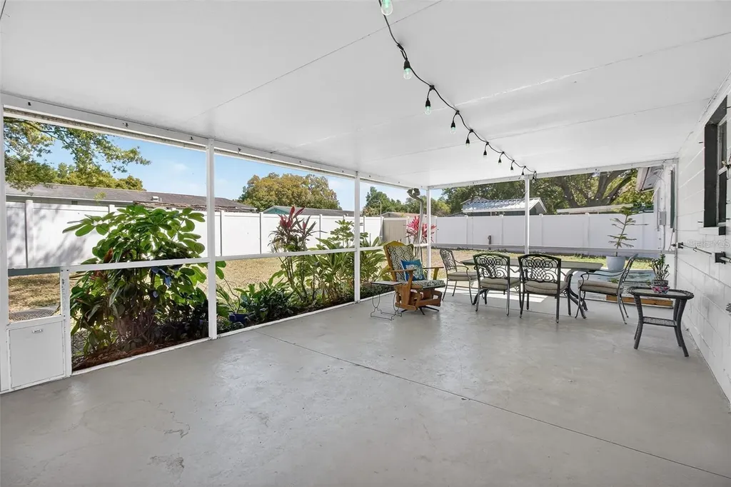 5865 92nd Avenue N Pinellas Park FL 33782