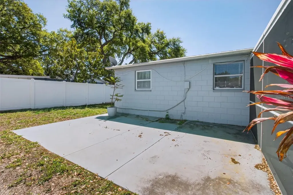 5865 92nd Avenue N Pinellas Park FL 33782